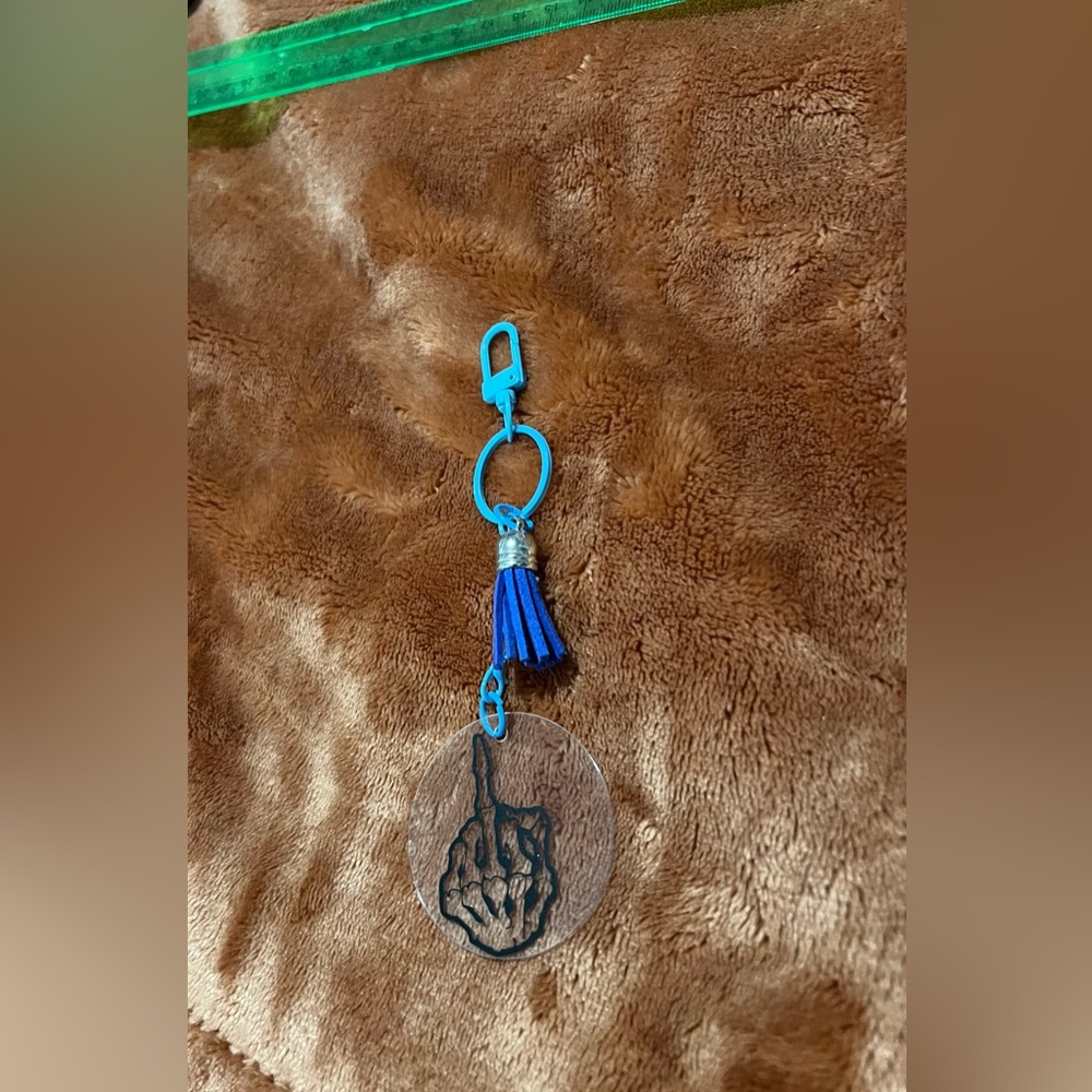 Middle Finger Keychain 💀 - Picture 3 of 8